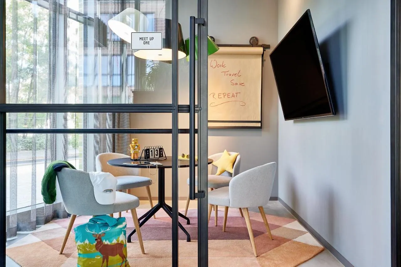 Moxy Cologne Muelheim Hotel 3*,
