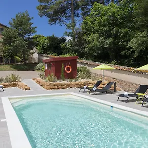Logis Et Le Savigny Hotel